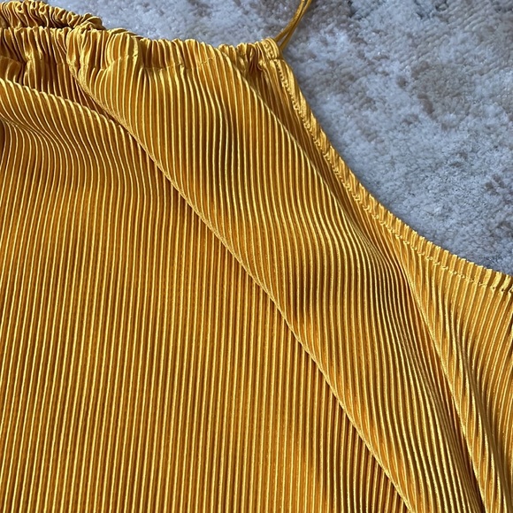 H&M Gold Ribbed Tank - Picture 3 of 4